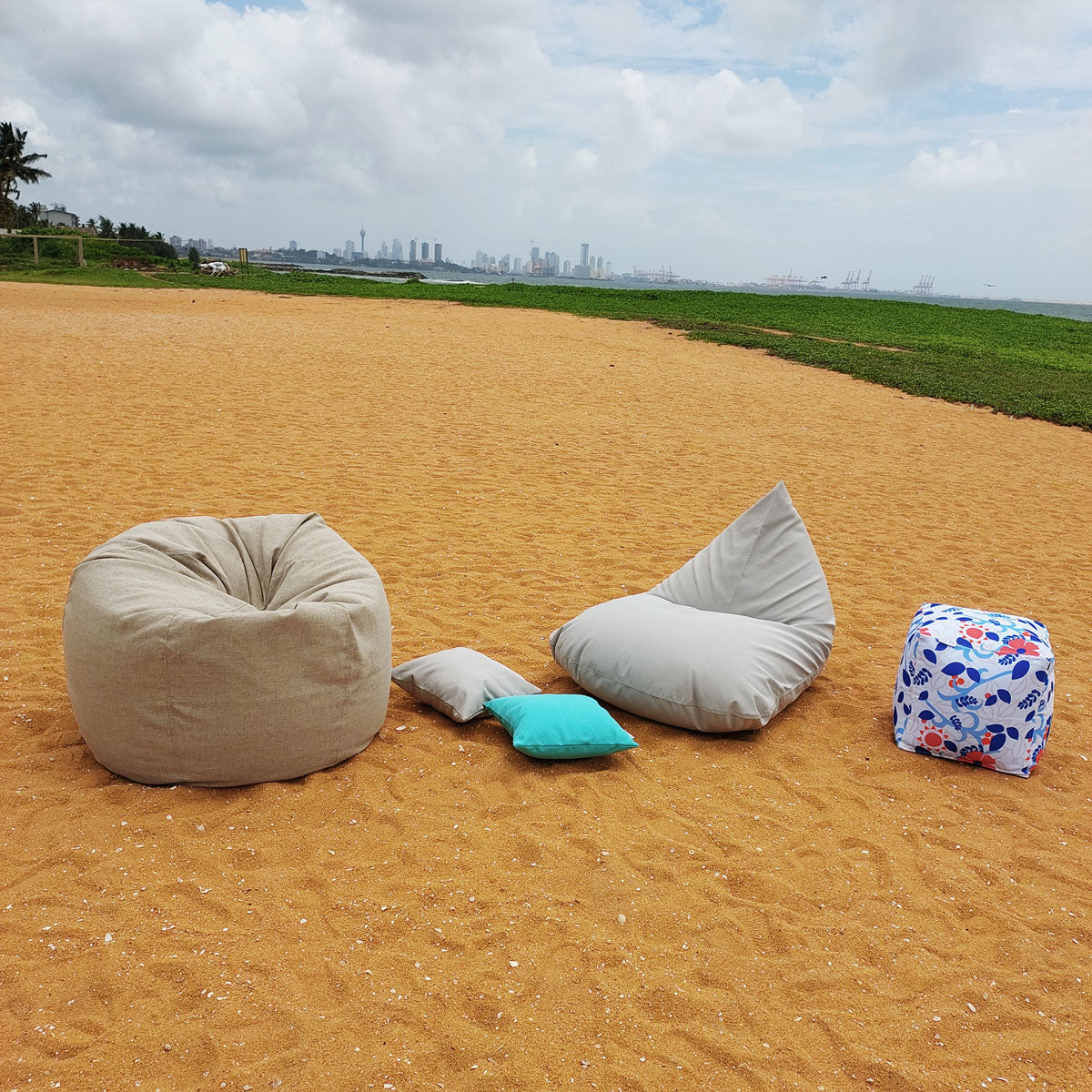 Reagan outdoor bean bag in beige/cream