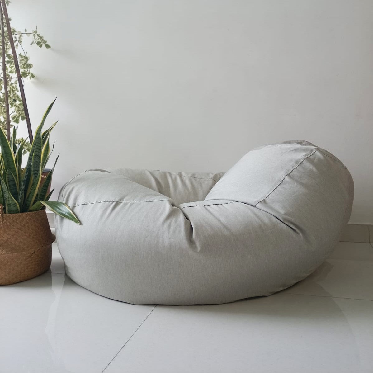 DOVE Cream/White Round XL bean bag chair