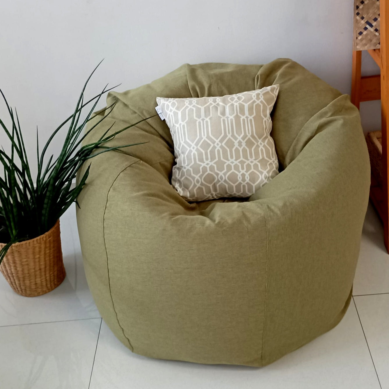 MELEE Olive green Mighty Round XL bean bag chair