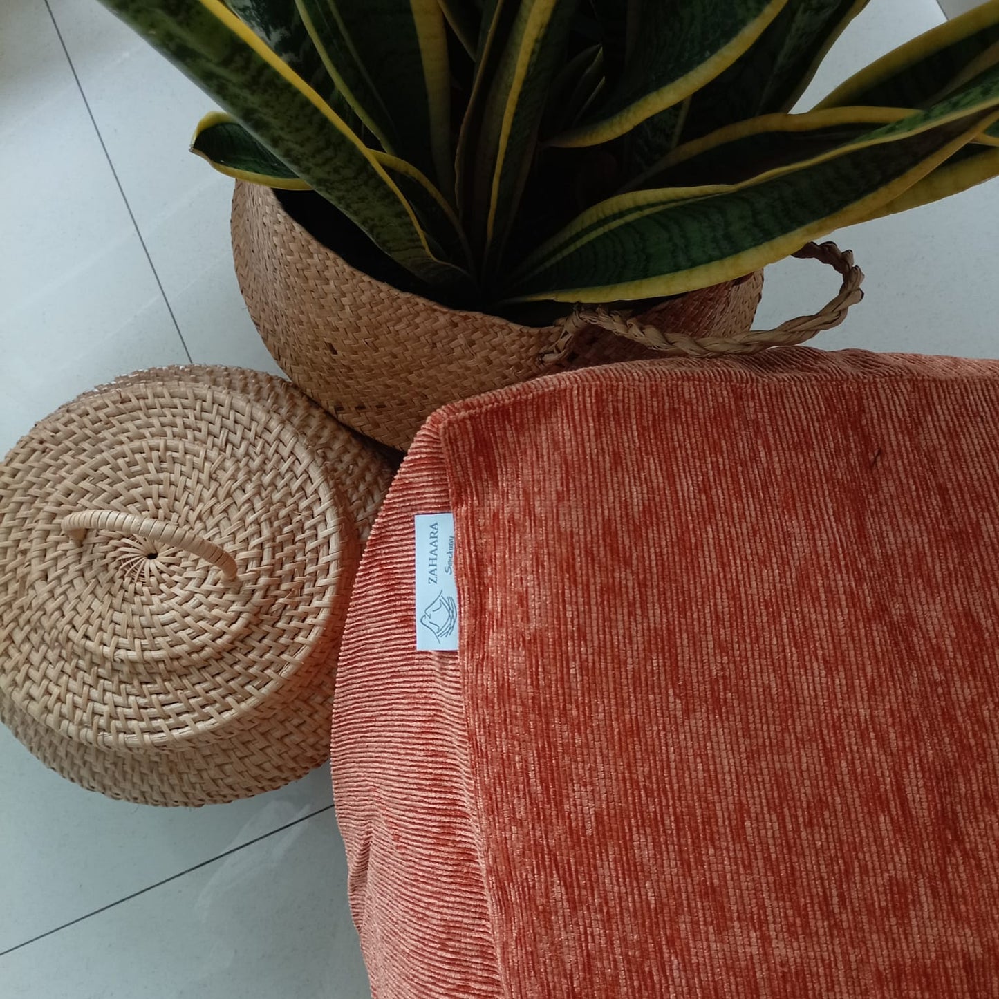 Orange/peach pouf / ottoman - Sienna