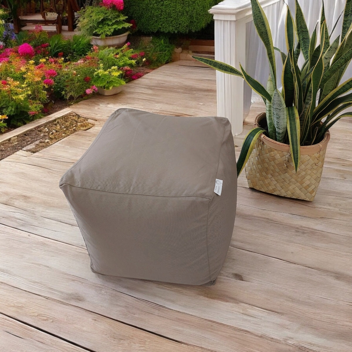 ANTIQUE outdoor pouf in beige waterproof olefin fabric