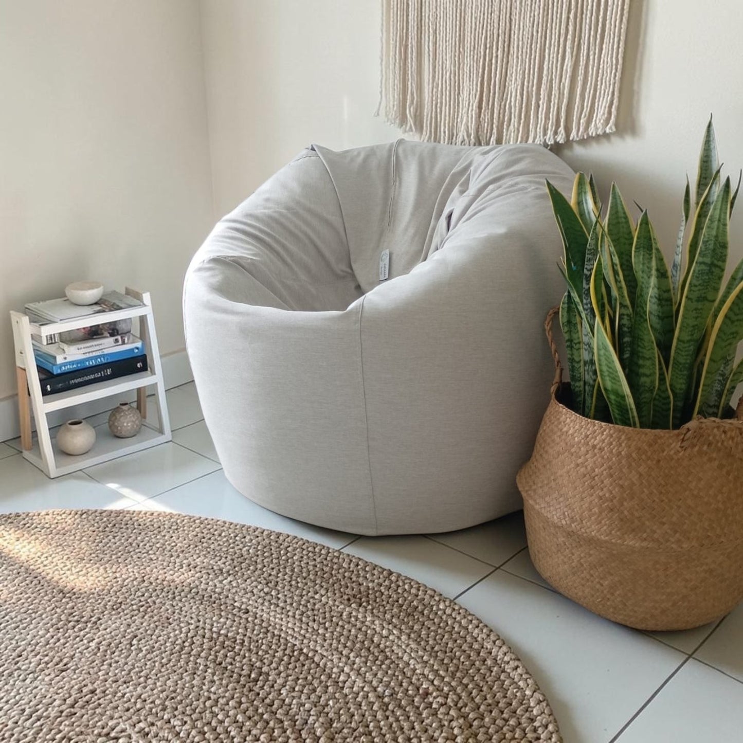 DOVE Cream/White Round XL bean bag chair